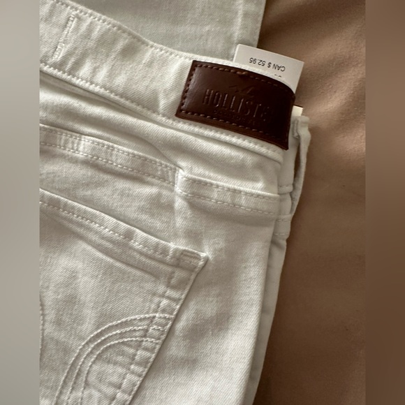 NWT!! Hollister low rise & slim cut white jeans 🤍✨ - Picture 2 of 7